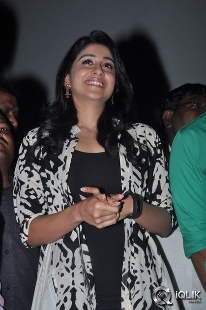 Pilla-Nuvvu-Leni-Jeevitham-Movie-Team-Visits-Viswanath-Theatre